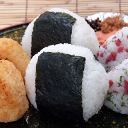 O-nigiri おにぎり © www.gurum.biz
