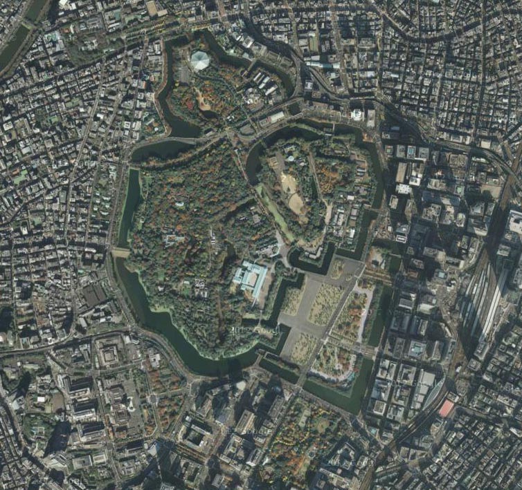 Vue satellite du Palais impérial de Tokyo, Kôkyo 皇居 © Google