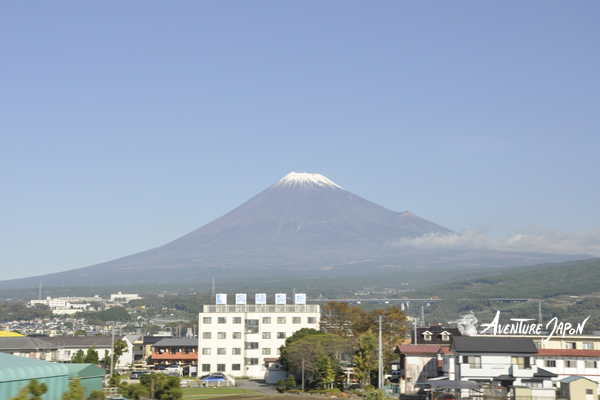 Le mont Fuji, Fujisan 富士山, vu depuis le Shinkansen © Aventure Japon