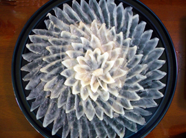 Sashimi de fugu ふぐ刺し © Wikipédia