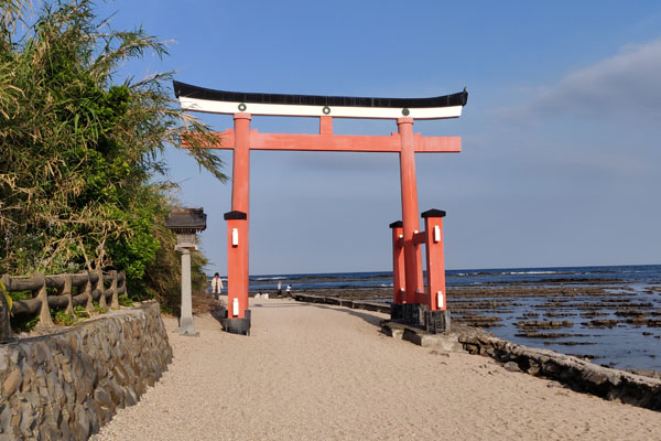 Le torii qui marque l'entrée du temple de l'amour