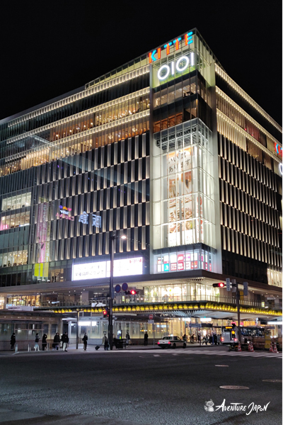 La gare d'Hakata de Fukuoka et son (immense) centre commercial